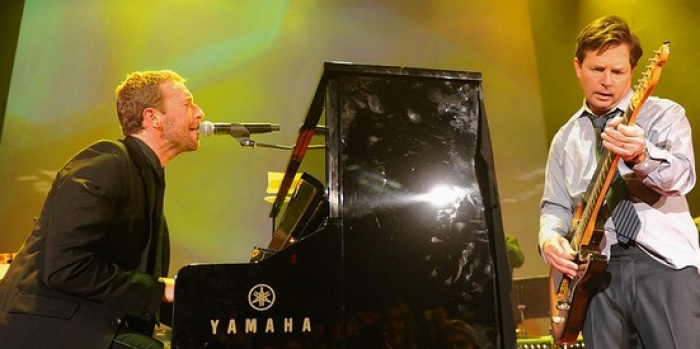 Chris Martin e Michael J. Fox insieme sul palco per un evento benefico a New York