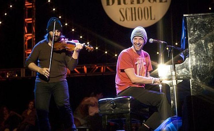 Davide Rossi: l'italiano dei Coldplay racconta via Instagram i "lavori in corso" per il nuovo album