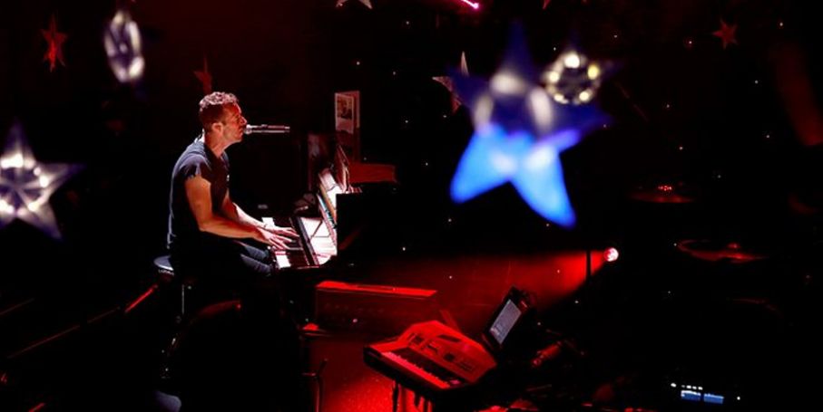 Chris Martin e Beck si esibiranno insieme alla cerimonia dei Grammy Awards