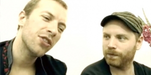 Chris e Jonny si esibiscono per beneficenza