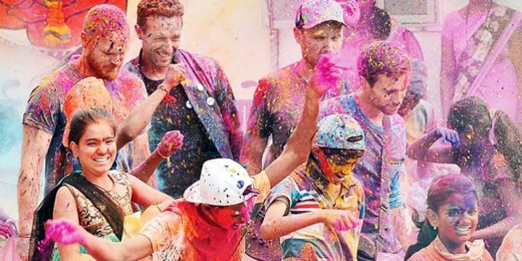 I Coldplay diventano scimmie nel video di Adventure of a Lifetime