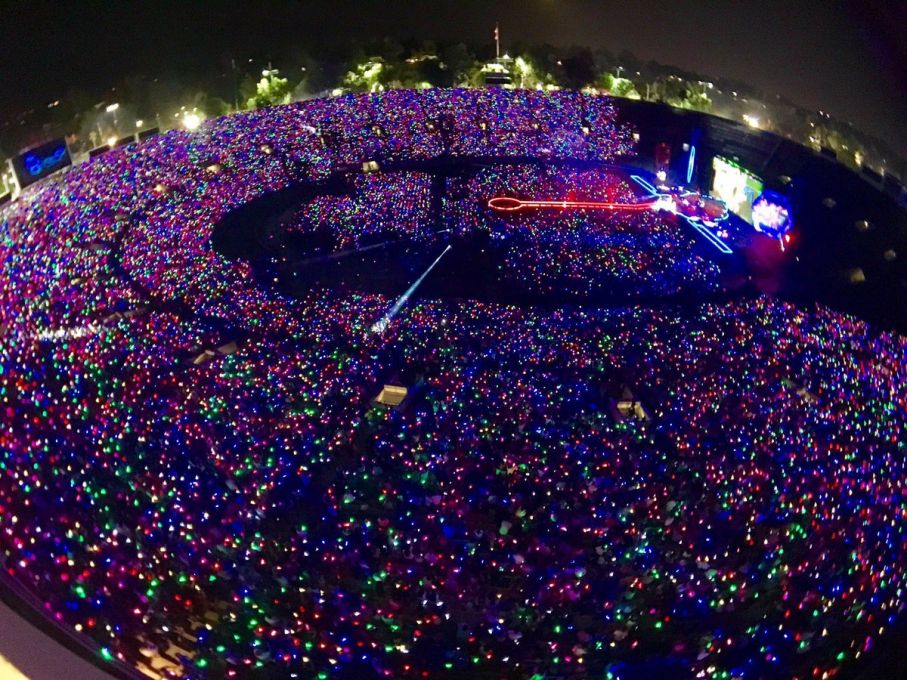 Guarda il concerto dei Coldplay al Rose Bowl di Los Angeles di ieri sera