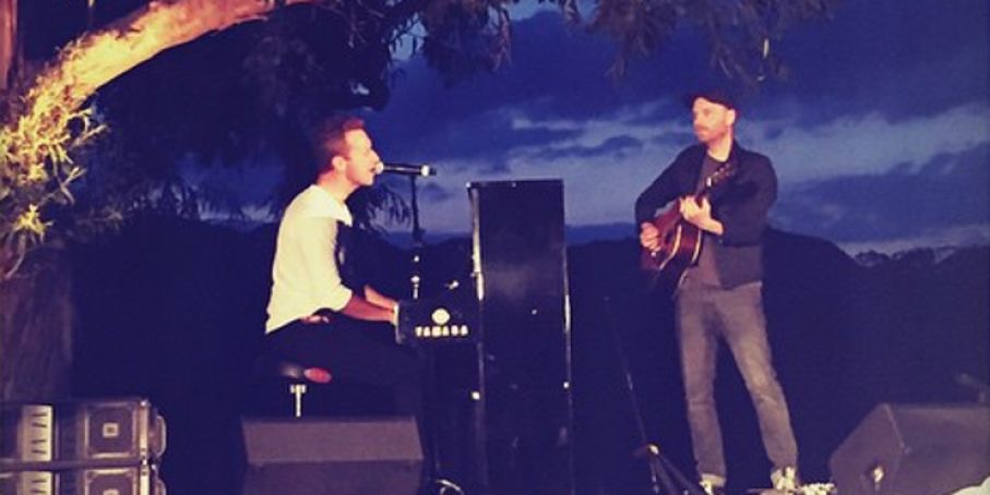 I Coldplay in un concerto benefico con Ariana Grande a Manchester