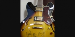 All'asta una Epiphone Sheraton II autografata